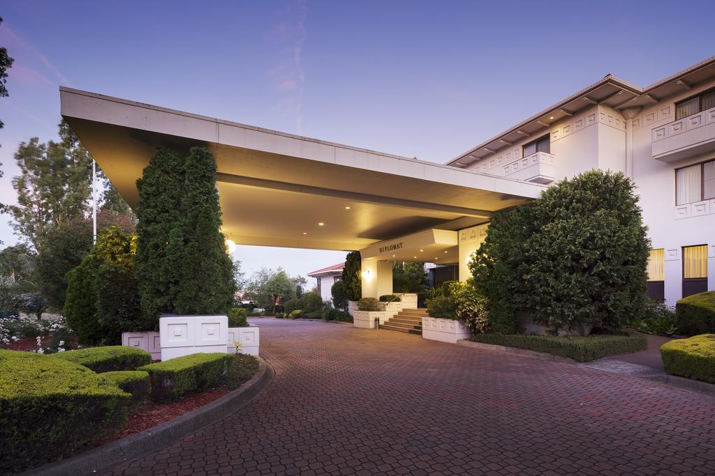 Ramada Diplomat Canberra Exterior foto